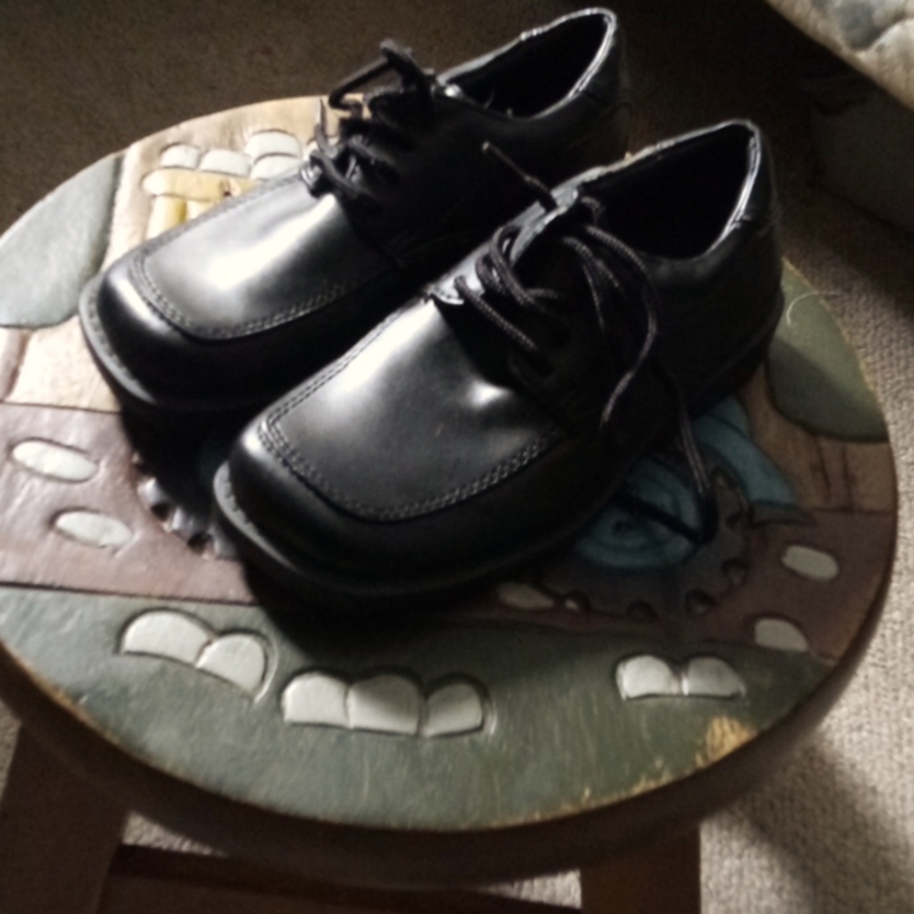 Black dress shoes